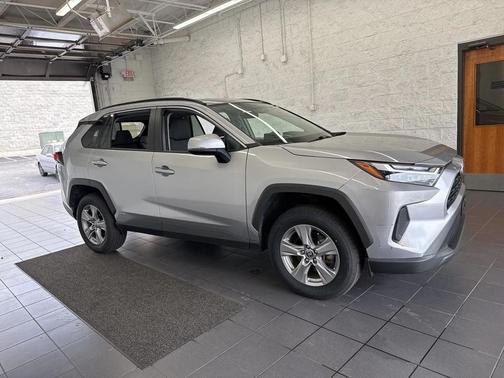 2022 Toyota RAV4 Hybrid XLE