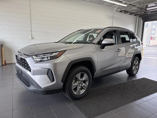 2022 Toyota RAV4 Hybrid XLE