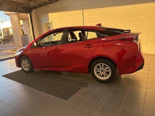 2016 Toyota Prius Three
