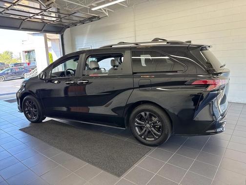 2024 Toyota Sienna XSE 7 Passenger