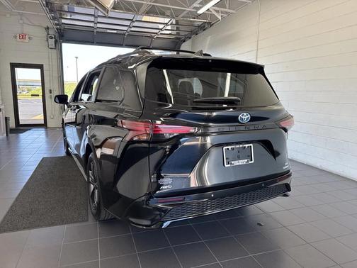 2024 Toyota Sienna XSE 7 Passenger