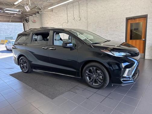2024 Toyota Sienna XSE 7 Passenger