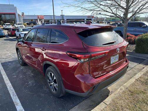 Ruby Flare Pearl 2022 Toyota Highlander XLE