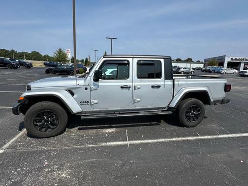 2022 Jeep Gladiator Sport S