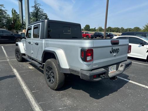 2022 Jeep Gladiator Sport S
