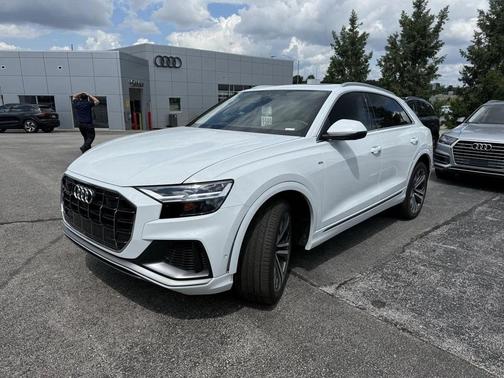 2022 Audi Q8 55 Premium Plus