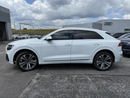 2022 Audi Q8 55 Premium Plus