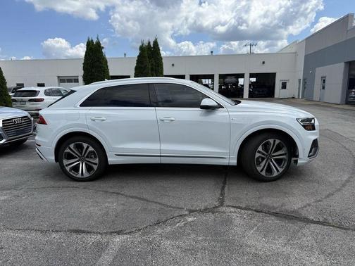 2022 Audi Q8 55 Premium Plus