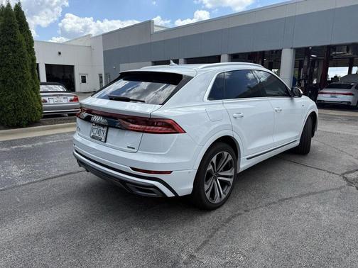 2022 Audi Q8 55 Premium Plus