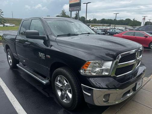 Diamond Black Crystal Pearlcoat 2019 RAM 1500 Tradesman