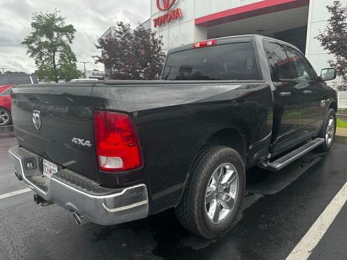 Diamond Black Crystal Pearlcoat 2019 RAM 1500 Tradesman