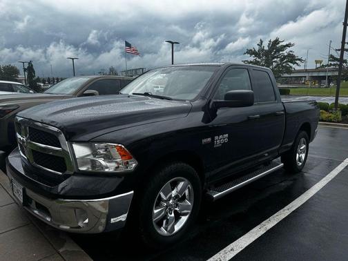 Diamond Black Crystal Pearlcoat 2019 RAM 1500 Tradesman