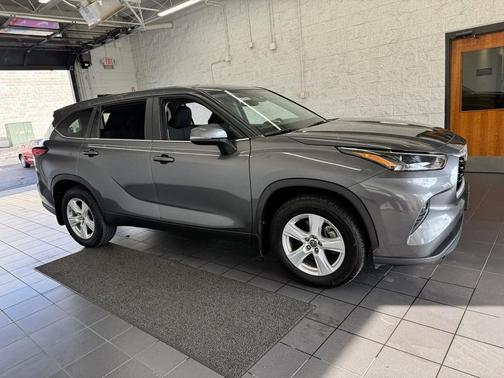 2023 Toyota Highlander LE
