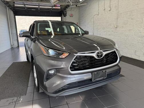2023 Toyota Highlander LE