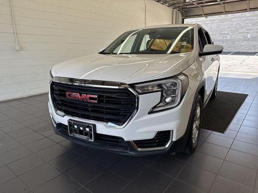 Summit White 2024 GMC Terrain SLE