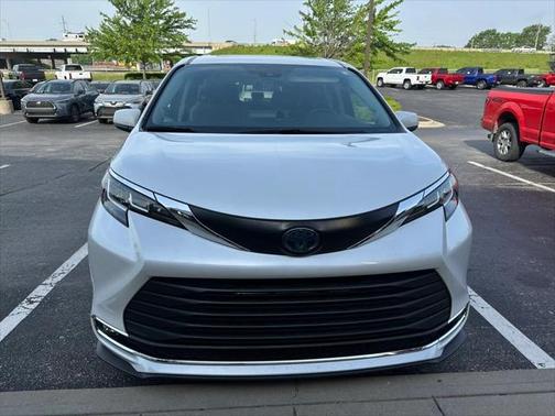 2022 Toyota Sienna XLE 7 Passenger