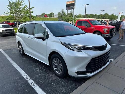 2022 Toyota Sienna XLE 7 Passenger