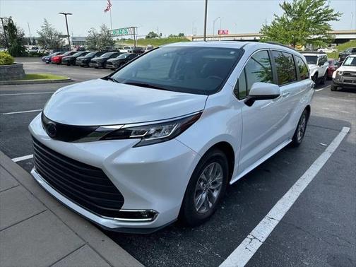 2022 Toyota Sienna XLE 7 Passenger