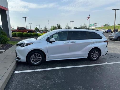 2022 Toyota Sienna XLE 7 Passenger