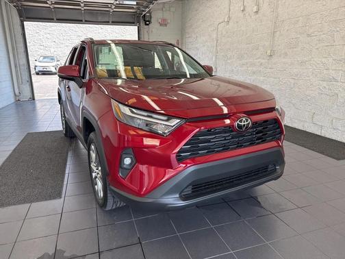 2025 Toyota RAV4 XLE Premium