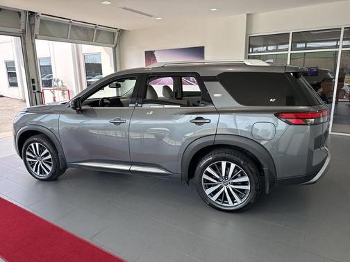 2022 Nissan Pathfinder Platinum