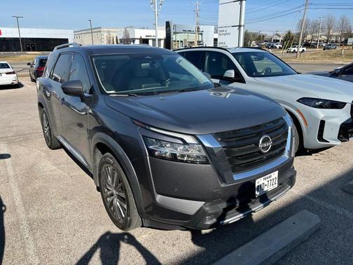 2022 Nissan Pathfinder Platinum 2WD