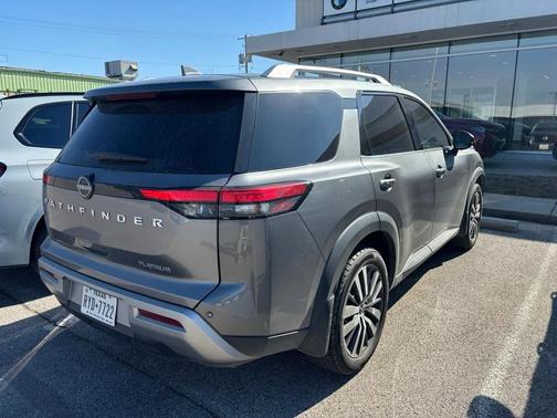 2022 Nissan Pathfinder Platinum 2WD