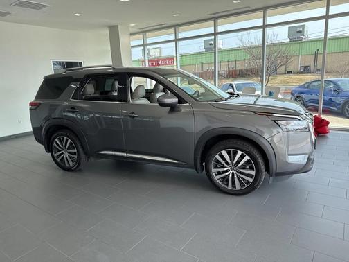 2022 Nissan Pathfinder Platinum