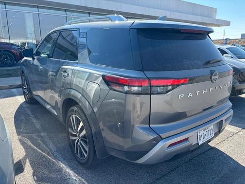 2022 Nissan Pathfinder Platinum 2WD