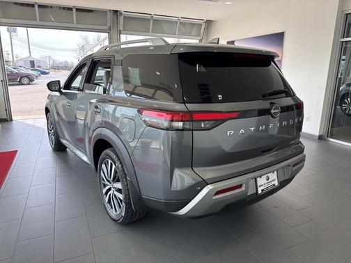 2022 Nissan Pathfinder Platinum