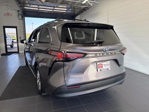 2022 Toyota Sienna XLE 8 Passenger