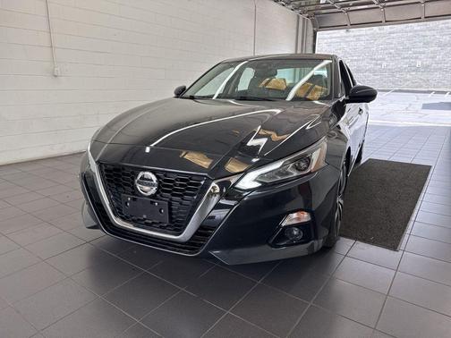 Blue Metallic 2020 Nissan Altima Platinum FWD
