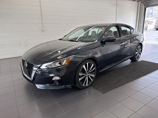 Blue Metallic 2020 Nissan Altima Platinum FWD