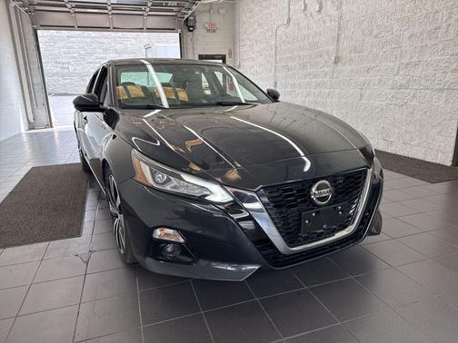 Blue Metallic 2020 Nissan Altima Platinum FWD