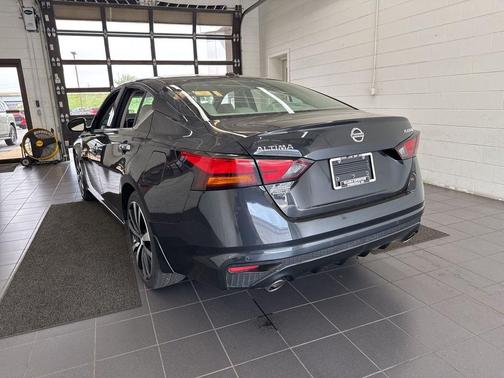 Blue Metallic 2020 Nissan Altima Platinum FWD
