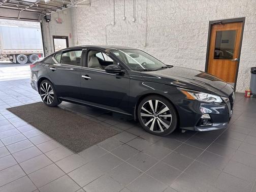 Blue Metallic 2020 Nissan Altima Platinum FWD