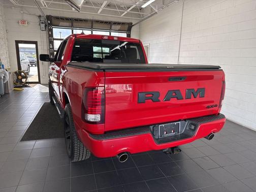 2017 RAM 1500 Night Crew Cab 4x4 5'7' Box