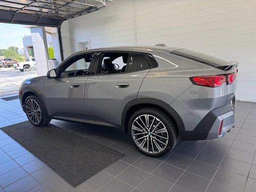 Alpine White 2025 BMW X2 xDrive28i