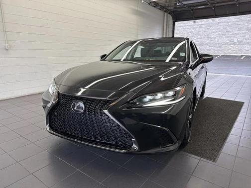 2025 Lexus ES 300h F SPORT Design