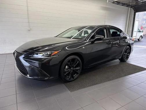 2025 Lexus ES 300h F SPORT Design