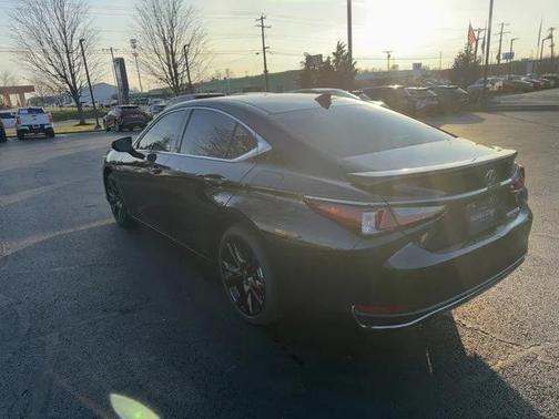 2025 Lexus ES 300h F SPORT Design