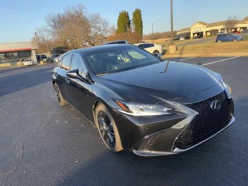 2025 Lexus ES 300h F SPORT Design