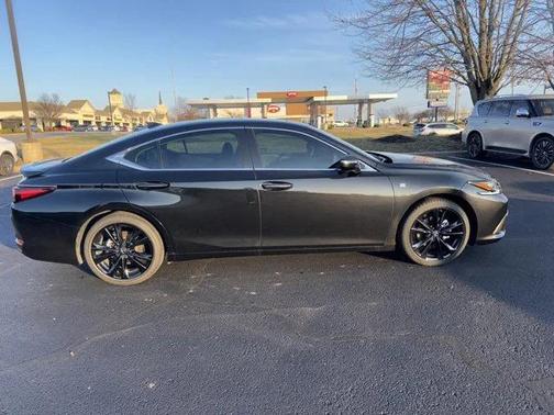 2025 Lexus ES 300h F SPORT Design
