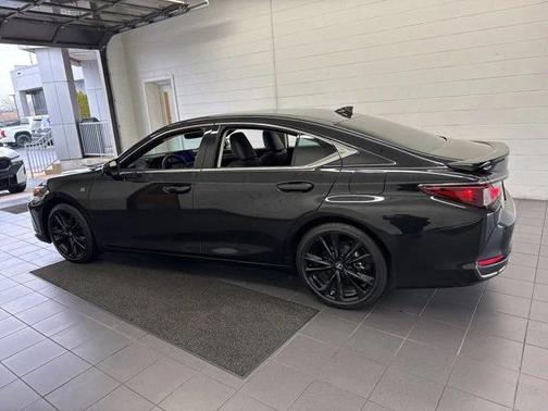 2025 Lexus ES 300h F SPORT Design