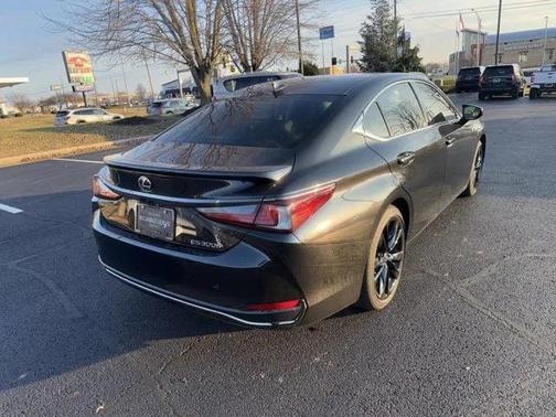 2025 Lexus ES 300h F SPORT Design