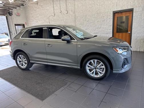 2025 Audi Q3 Premium 45 TFSI S line quattro Tiptronic