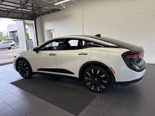 2024 Toyota Crown Platinum