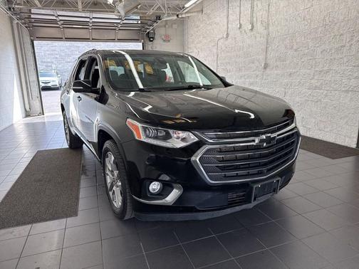 Mosaic Black Metallic 2020 Chevrolet Traverse Premier