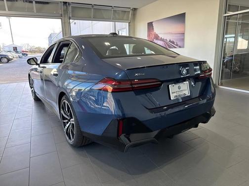 2026 BMW 550e xDrive