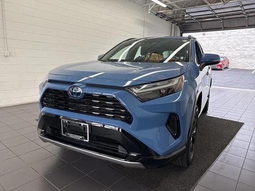 2024 Toyota RAV4 Hybrid SE